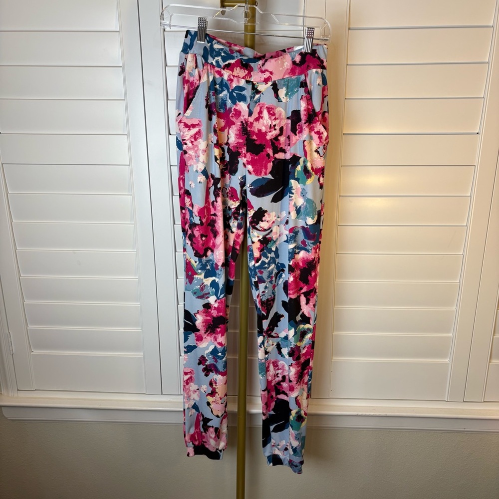 Kate & Mallory Vibrant Floral Leggings
0184